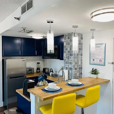 Universal Studios. Amazing 2 Bedroom Apartment!